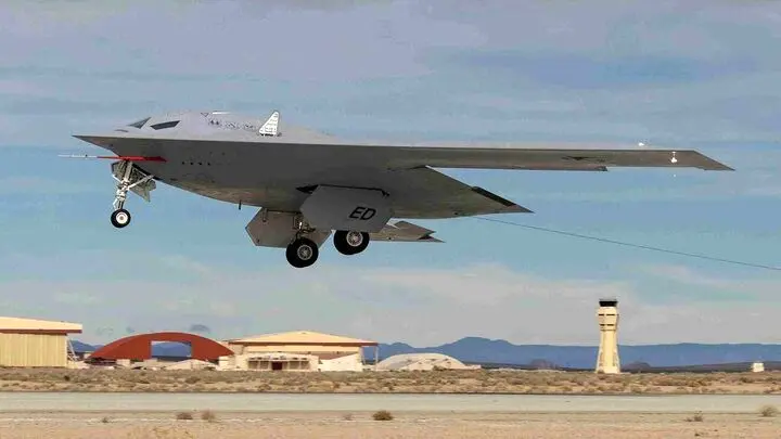 بمب‌افکنی که از «بی ۲» پیشرفته‌تر است