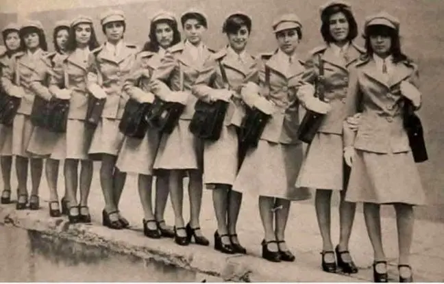 دختران مهماندار قطار مدرن تهران مشهد در سال ۱۳۵۵ (عکس)