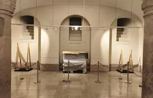 عکسی از انتقال اشیای تاریخی موزه ملی به مخازن امن در زمان جنگ عراق علیه ایران 