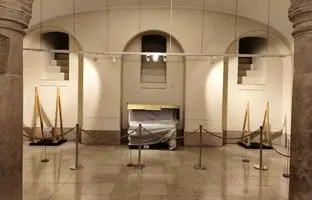 عکسی از انتقال اشیای تاریخی موزه ملی به مخازن امن در زمان جنگ عراق علیه ایران 