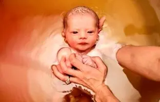 زایمان در آب چگونه است ؟ ؛ روشی که درد زایمان را کم می‌کند