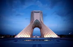 همسفر با حسین امانت به تهران قدیم؛ آنچه از برج آزادی نمی‌دانیم
