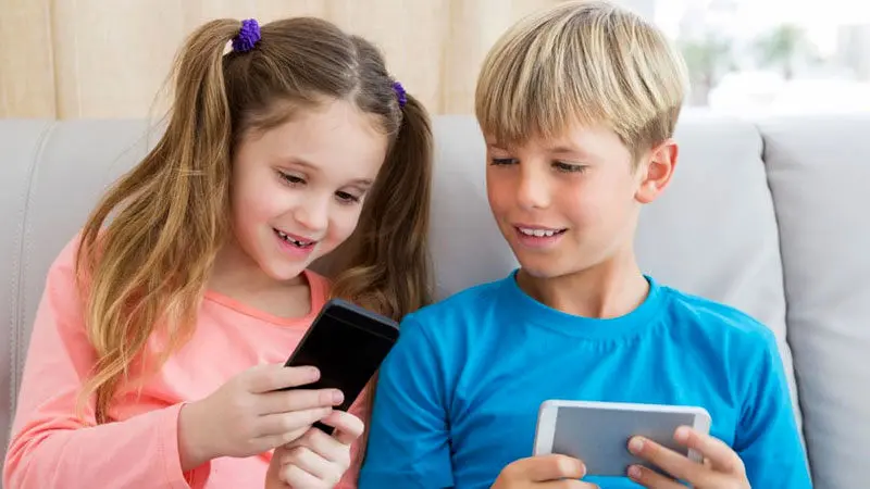 ۶ سوالی که والدین باید قبل از خریدن اولین گوشی هوشمند برای کودکان از خود بپرسند