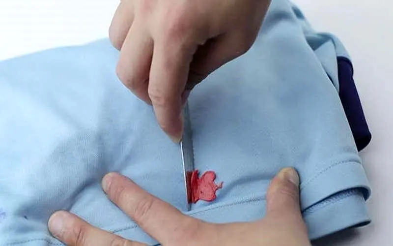 نحوه پاک کردن آدامس از روی لباس