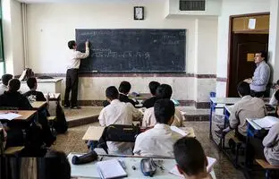 
پاداش معلمان بازنشسته چرا با محاسبه تورم پرداخت نمی‌شود؟
