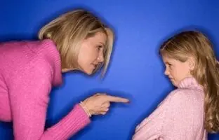 ۵ نشانه پنهان که می گویند در دوران کودکی دچار تروما شده اید
