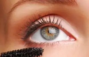 چگونه از چسبندگی مژه ها جلوگیری کنیم؟