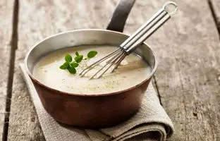 اشتباهی که اکثر خانم‌ها در طرز تهیه سس بشامل می کنند | روش درست چیست؟