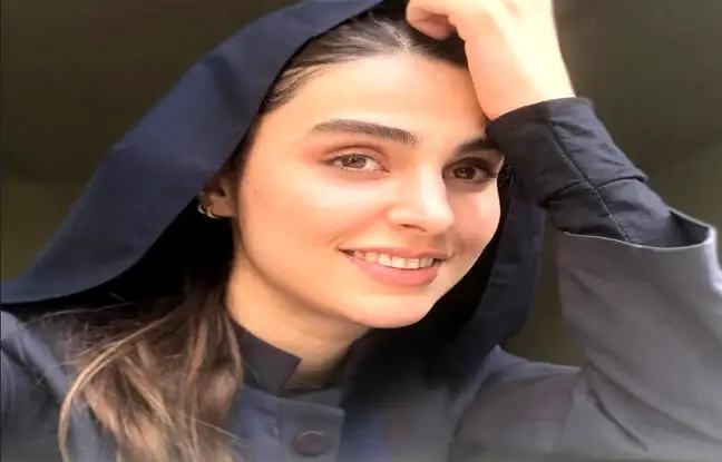 پاپاراتزی ایرانی؛ تصویری از لاله مرزبان اینبار در پاریس