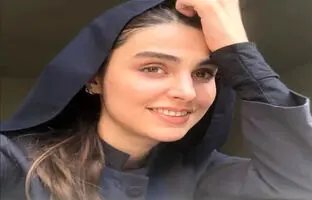 پاپاراتزی ایرانی؛ تصویری از لاله مرزبان اینبار در پاریس