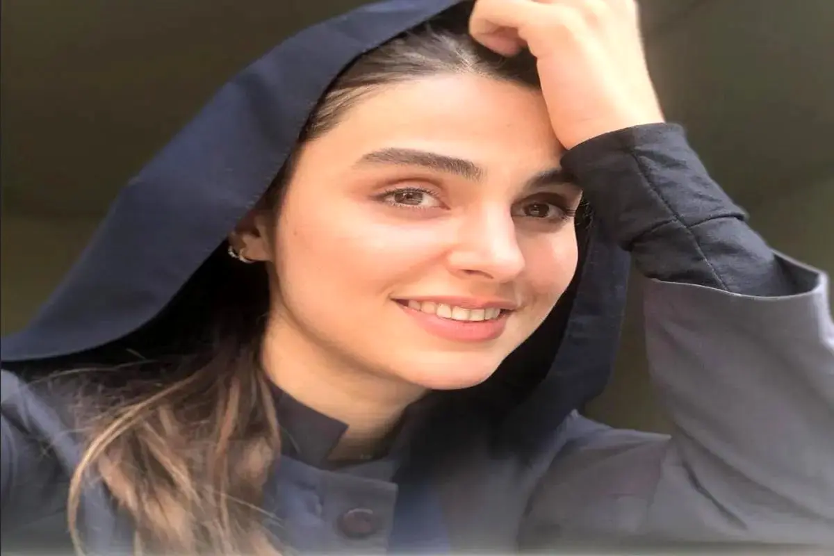 پاپاراتزی ایرانی؛ تصویری از لاله مرزبان اینبار در پاریس