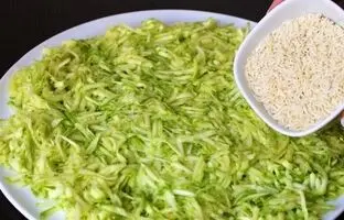 طرز پخت یک غذای جدید با کدو سبز و برنج + ویدئو